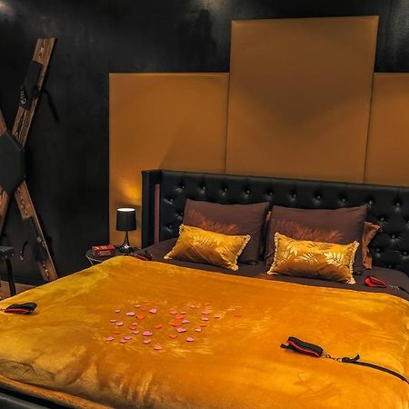 La Loveroom Bdsm Grassoise "La Chambre Des Desirs" Грас Екстериор снимка