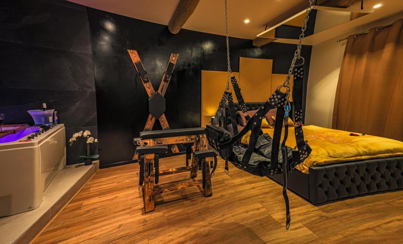 La Loveroom Bdsm Grassoise "La Chambre Des Desirs" Грас Екстериор снимка