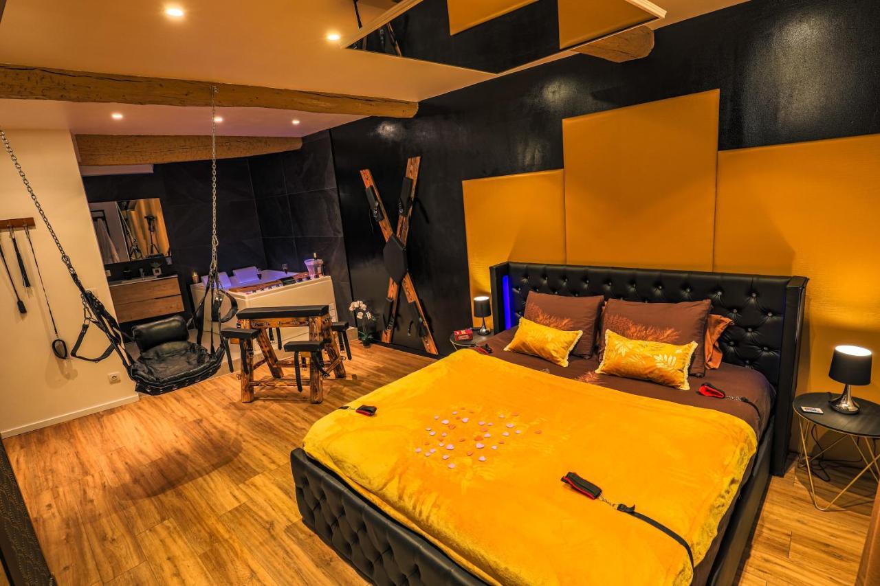 La Loveroom Bdsm Grassoise "La Chambre Des Desirs" Грас Екстериор снимка